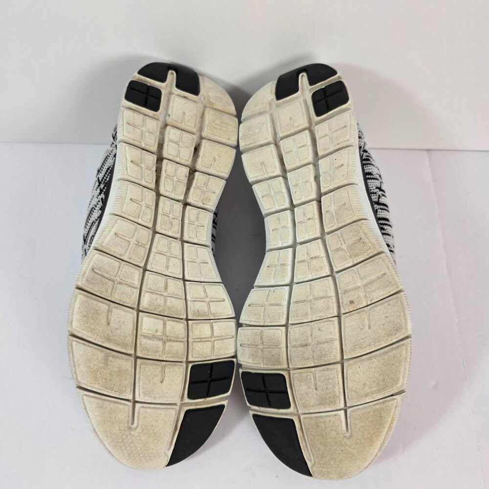 Skechers Slip-On Walking Sneakers Women’s 8.5 Memory Foam - Black & White - Picture 5 of 8